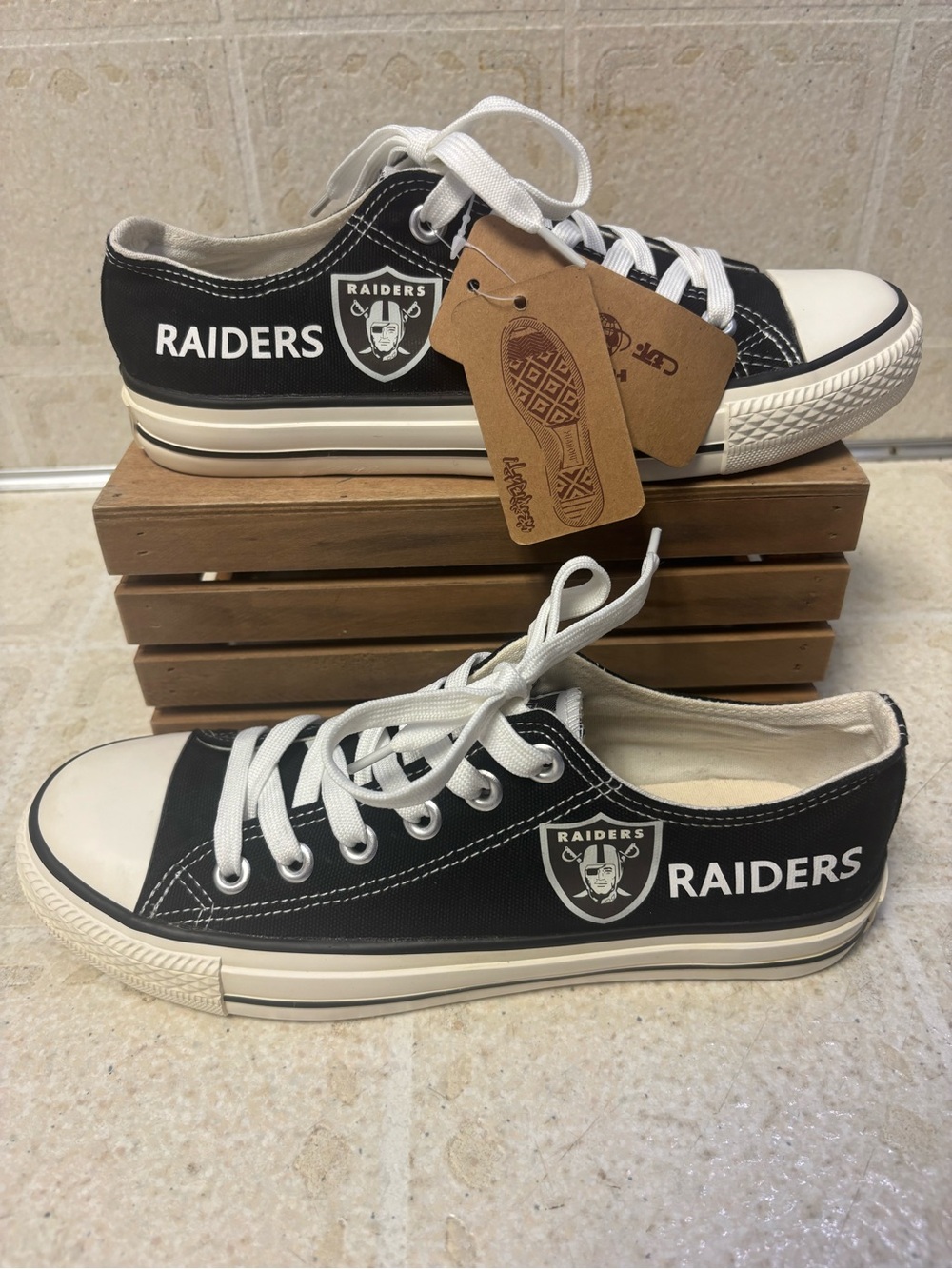 HUANQIU Black Canvas Low-Top Sneakers Converse Style